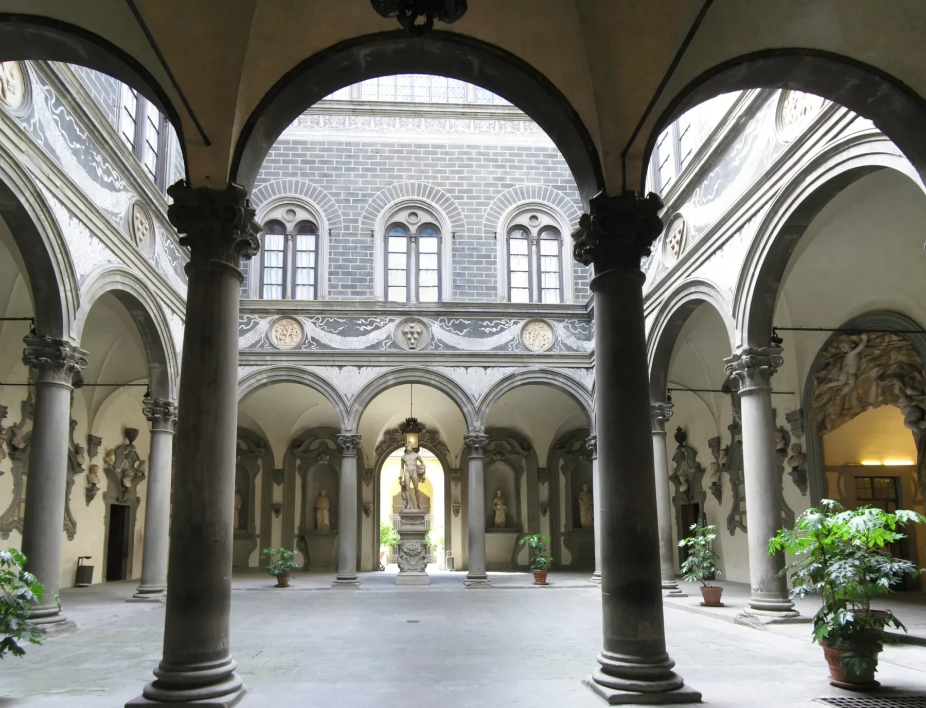 palazzo medici riccardi cortile firenze